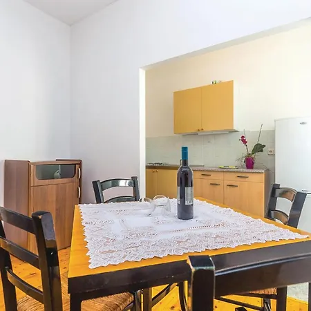 Apartman Stunning In With Kitchen *