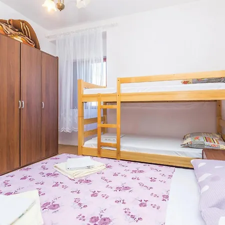 Apartman Stunning In With Kitchen
